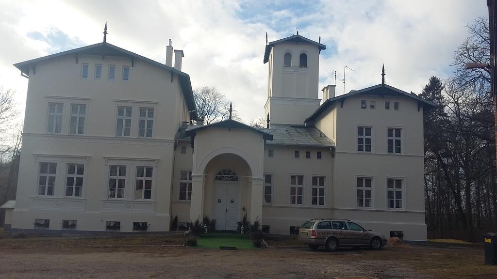 Agroturystyka "Palac W Janowie" Esterno foto