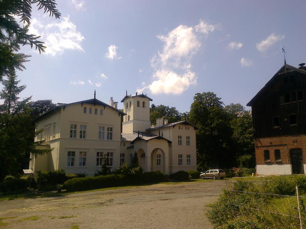 Agroturystyka "Palac W Janowie" Esterno foto